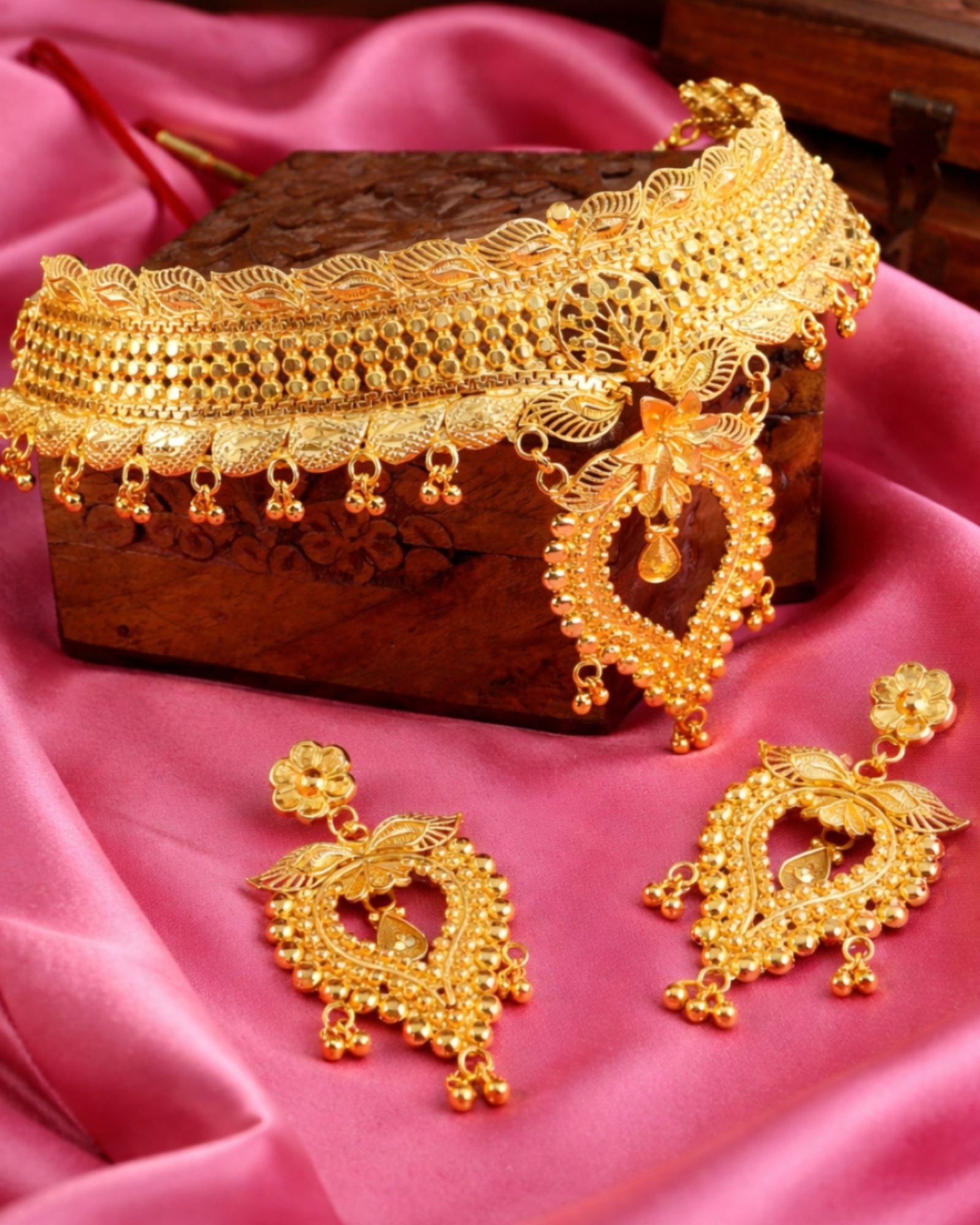 MANIKYA Gold Plated Copper Choker Necklace Set for Women | Bridal Wedding Jewellery Set with Earrings | Traditional Ethnic Party Wear