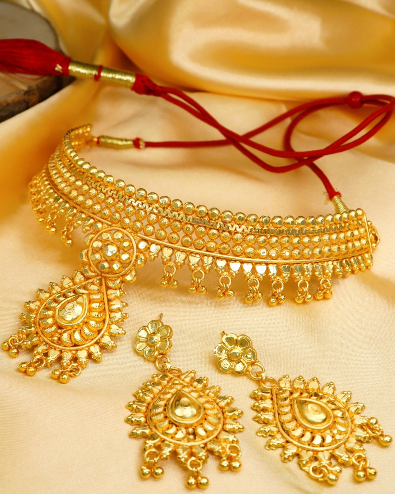 MANIKYA Gold Plated Copper Choker Necklace Set for Women | Bridal Wedding Jewellery Set with Earrings | Traditional Ethnic Party Wear