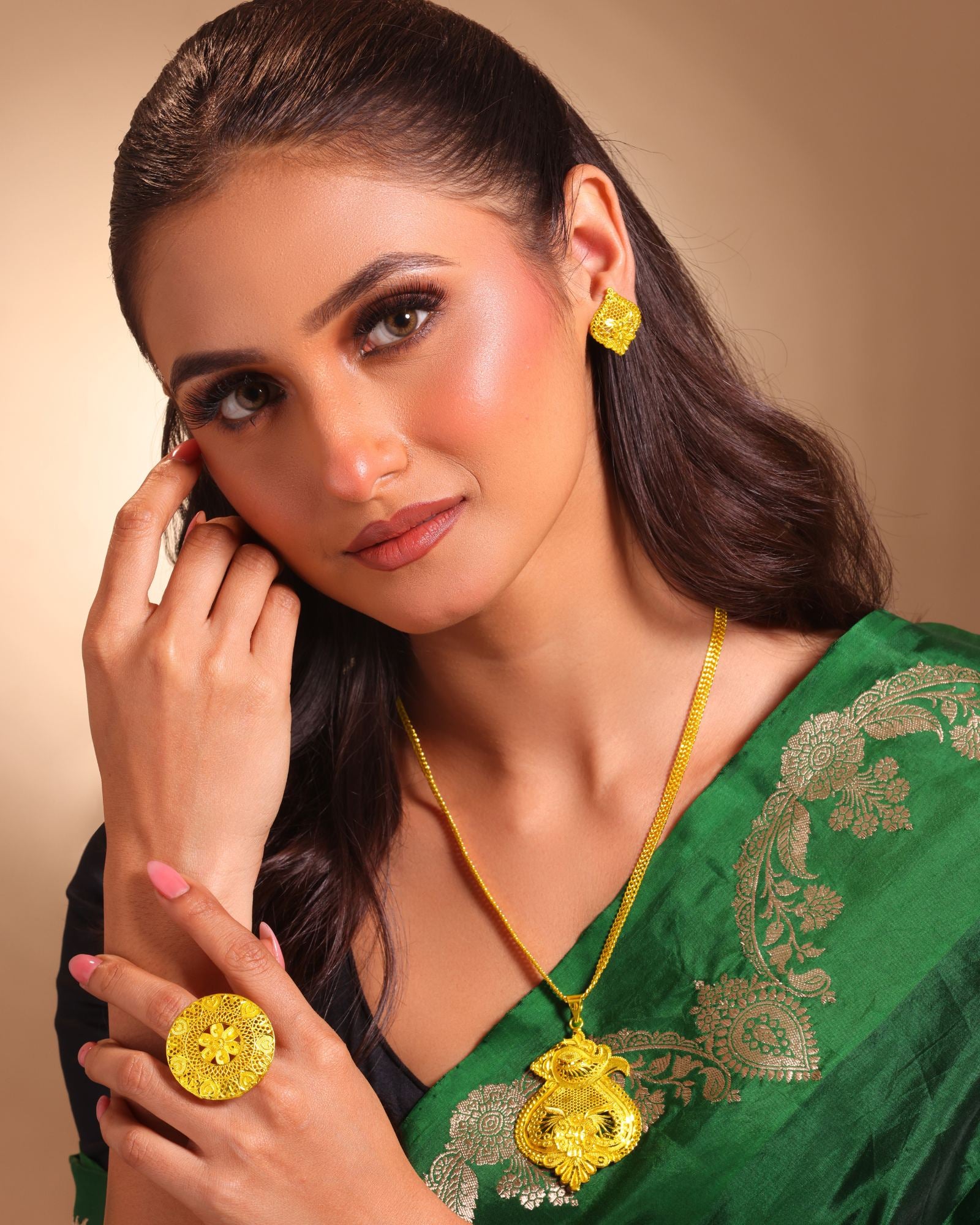 City Girl 24Ct Gold Plated Copper Jewellery Set for Women – Traditional Pendant Necklace with Matching Earrings | Wedding & Party Wear